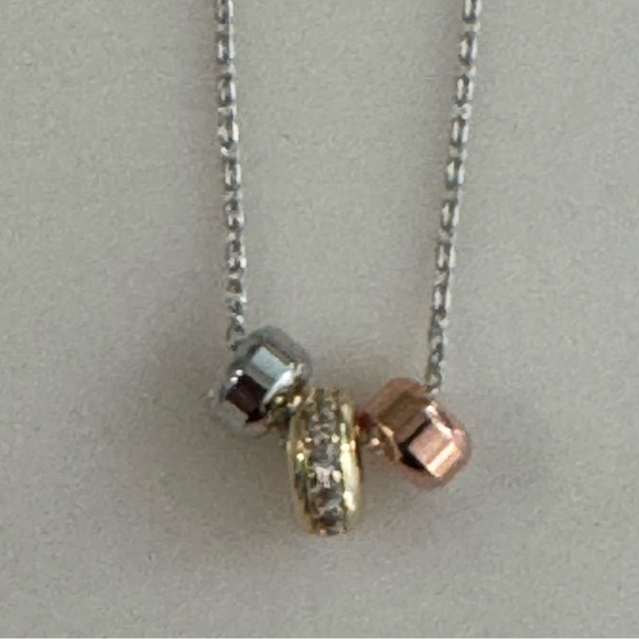 Adornia 🫐 Women’s Tri Colored Silver Toned Beads Necklace - Picture 3 of 5